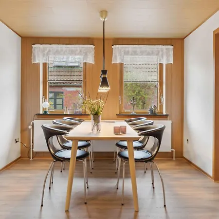 Nyaraló Spacious Near The