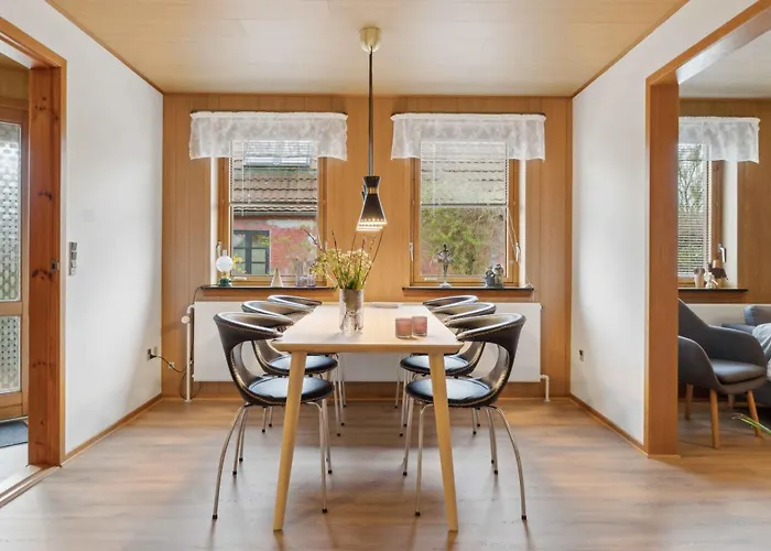 Nyaraló Spacious Near The