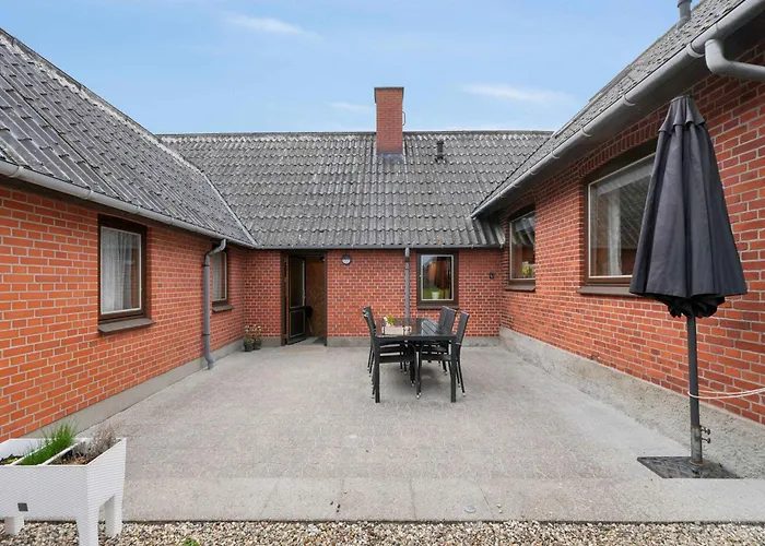 Spacious Near The Nyaraló *