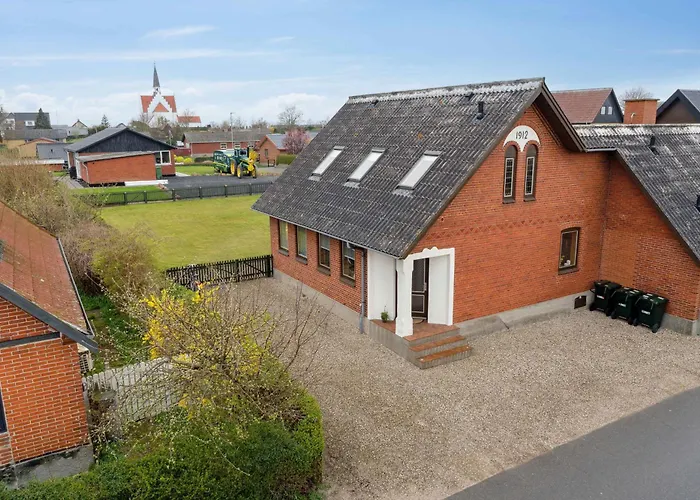 Spacious Near The Nyaraló *